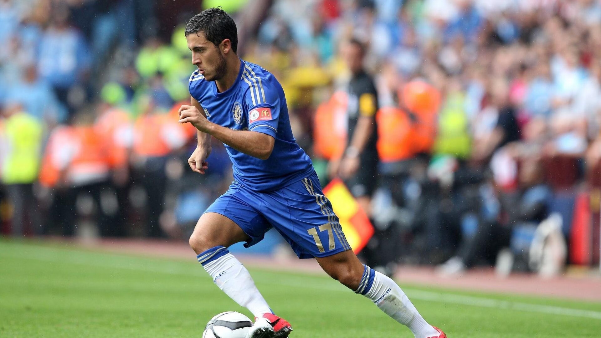 足球赛场焦点！日本队对阵英格兰队，战况跌宕起伏，悬念直到终场-半岛体育app